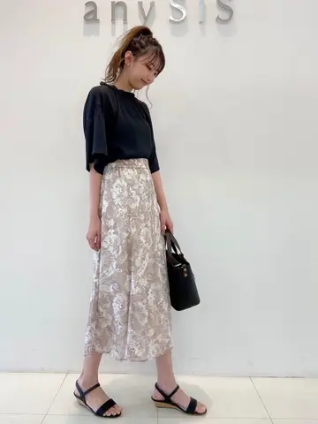 ANY SIS スタッフ コーディネート画像