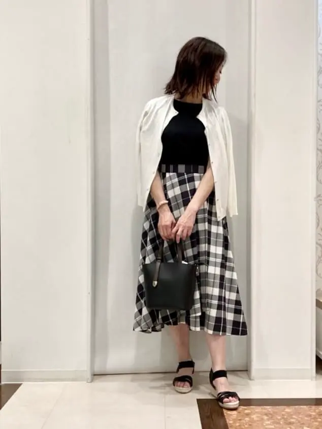 ANY SIS スタッフ コーディネート画像