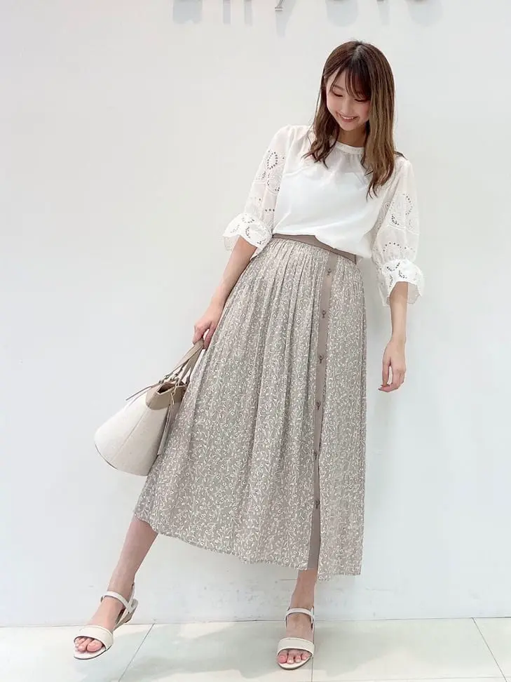 ANY SIS スタッフ コーディネート画像