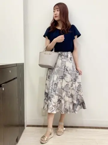 ANY SIS スタッフ コーディネート画像