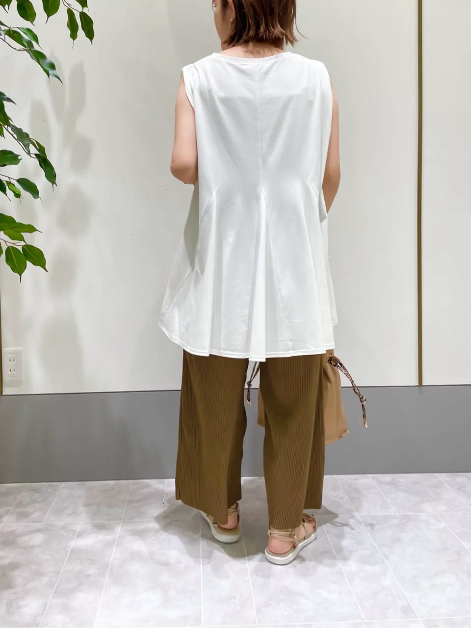 ANY SIS スタッフ コーディネート画像