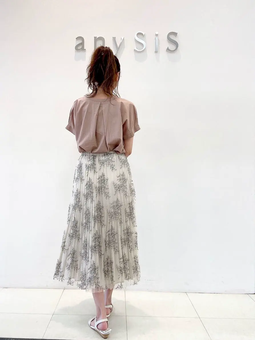 ANY SIS スタッフ コーディネート画像