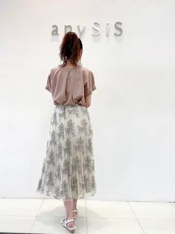 ANY SIS スタッフ コーディネート画像