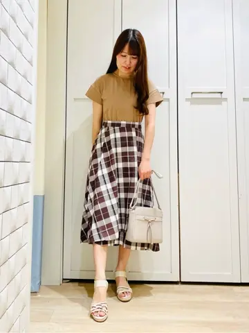 ANY SIS スタッフ コーディネート画像