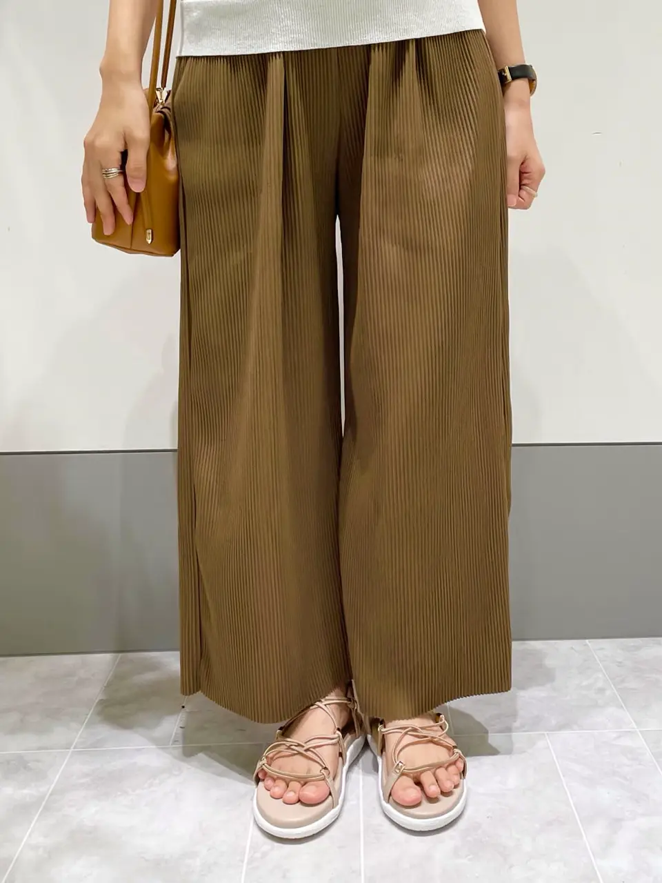 ANY SIS スタッフ コーディネート画像