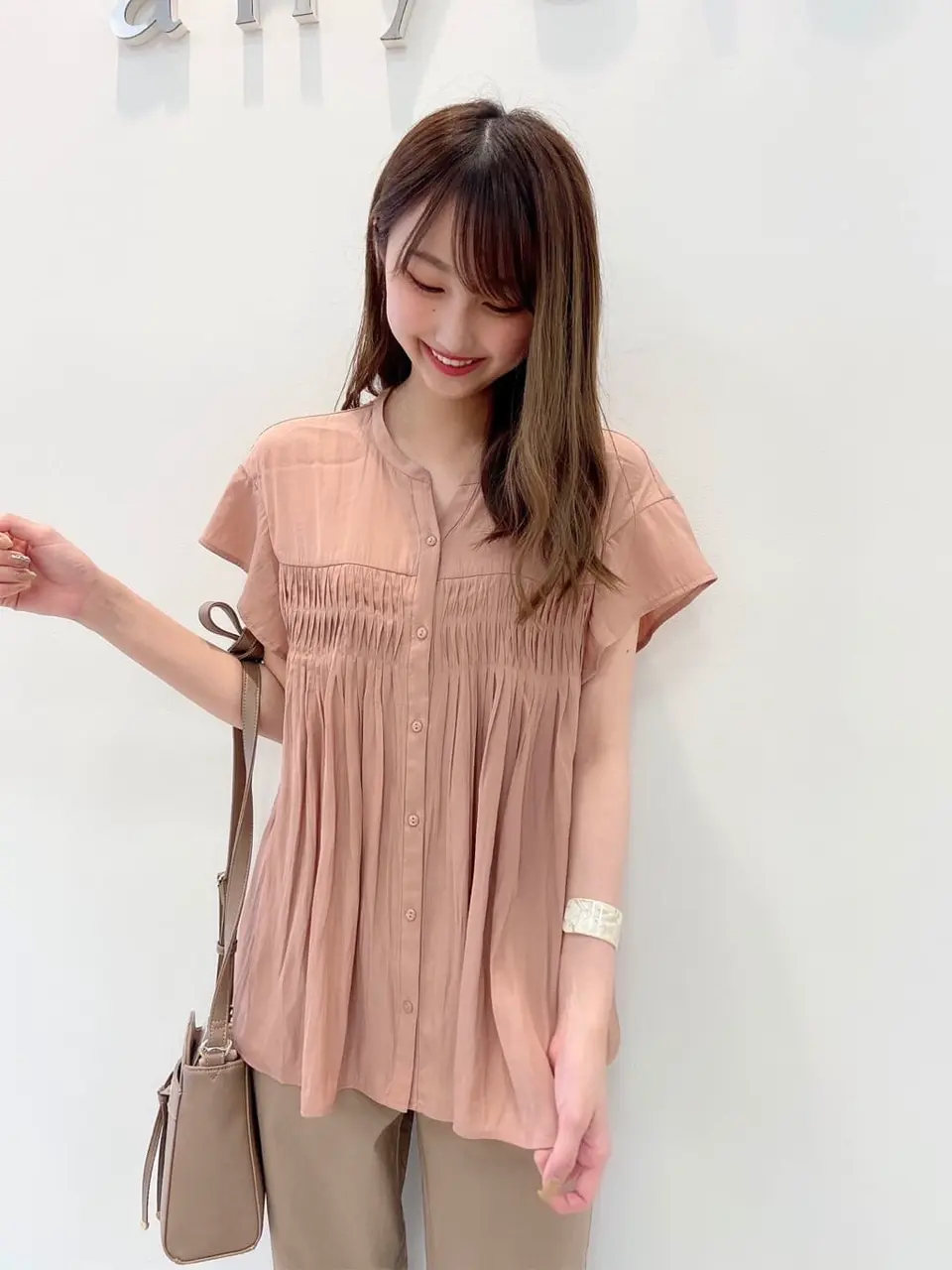 ANY SIS スタッフ コーディネート画像