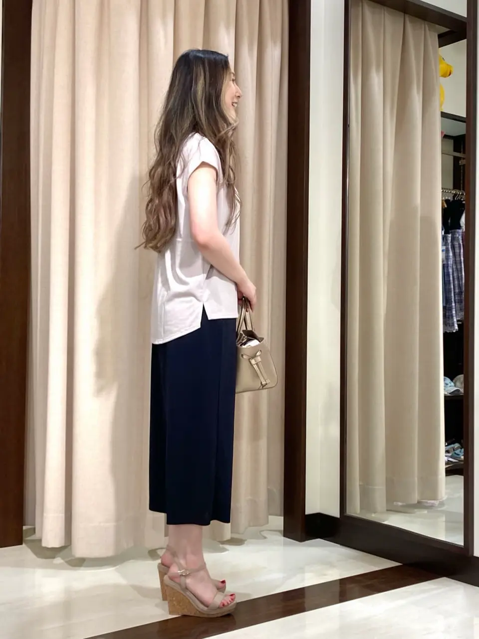 ANY SIS STAFF コーディネート画像