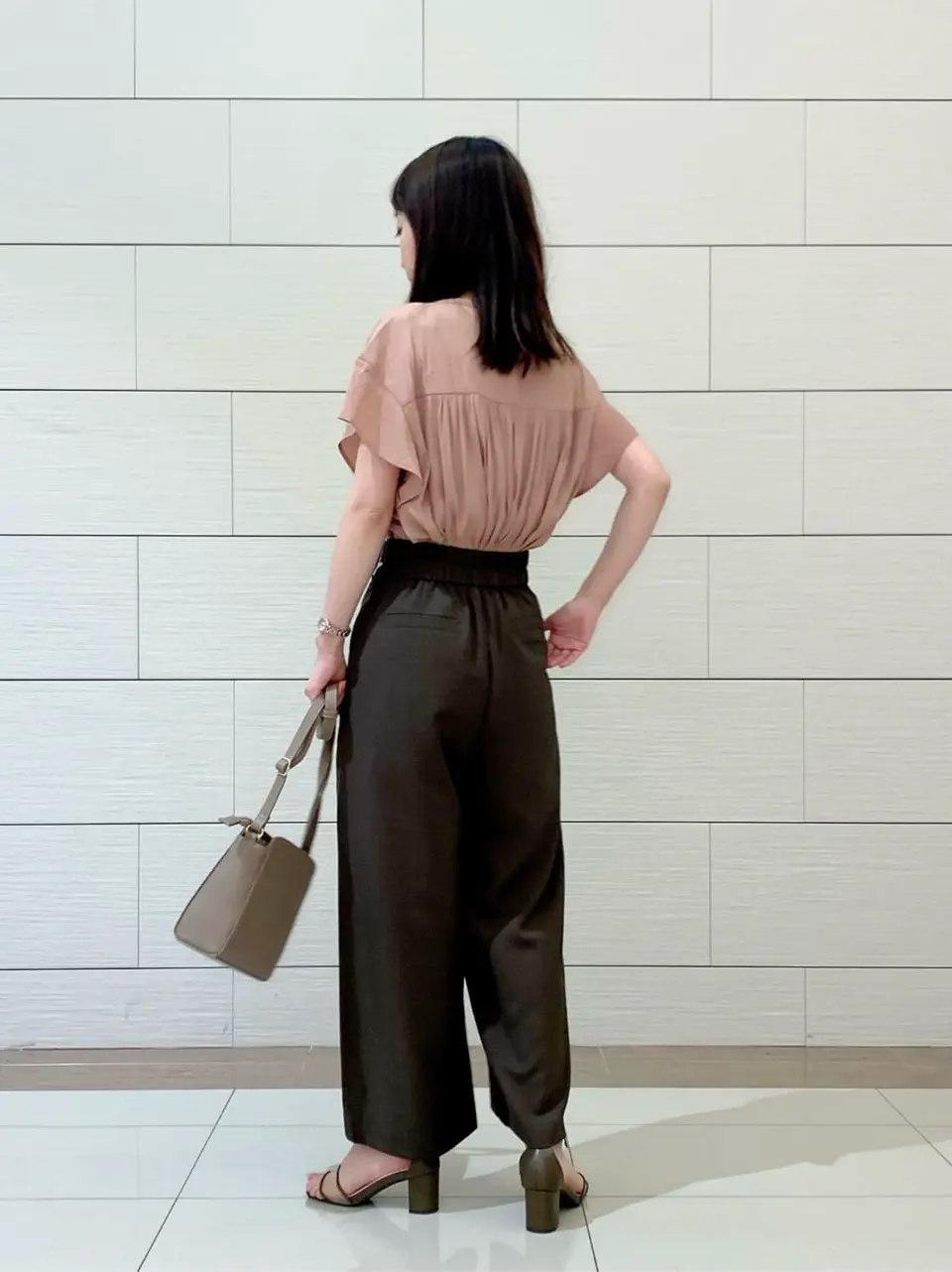 ANY SIS スタッフ コーディネート画像