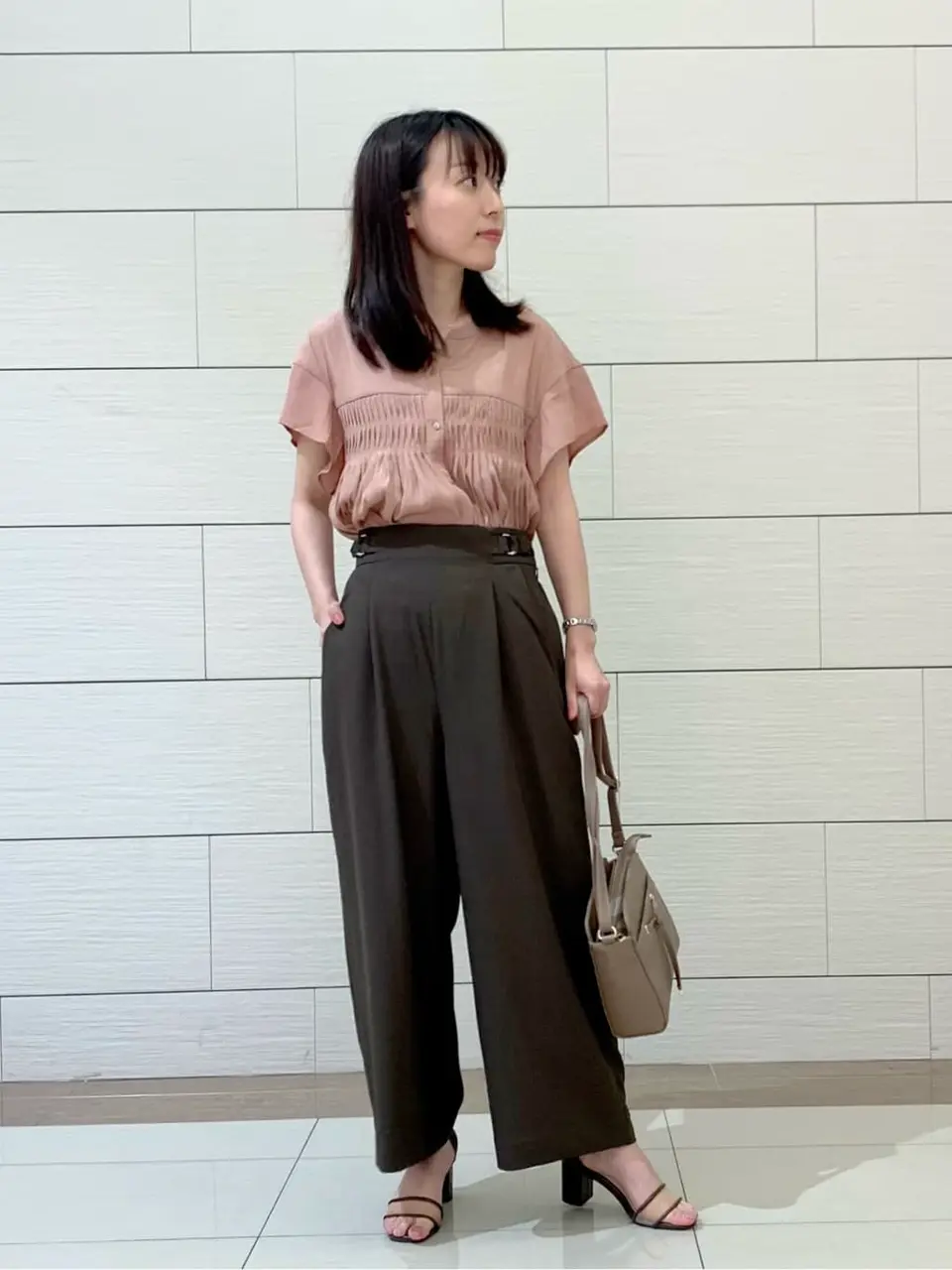 ANY SIS スタッフ コーディネート画像