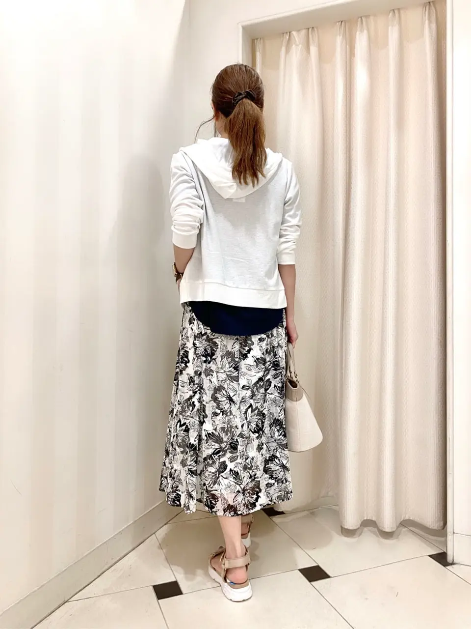 ANY SIS 金井 コーディネート画像