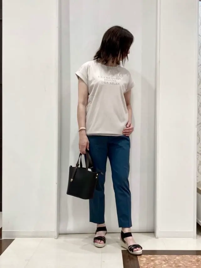 ANY SIS スタッフ コーディネート画像