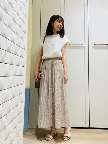 ANY SIS スタッフ コーディネート画像