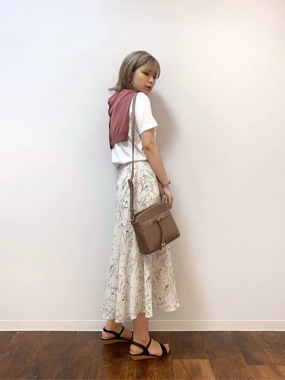 ANY SIS スタッフ コーディネート画像