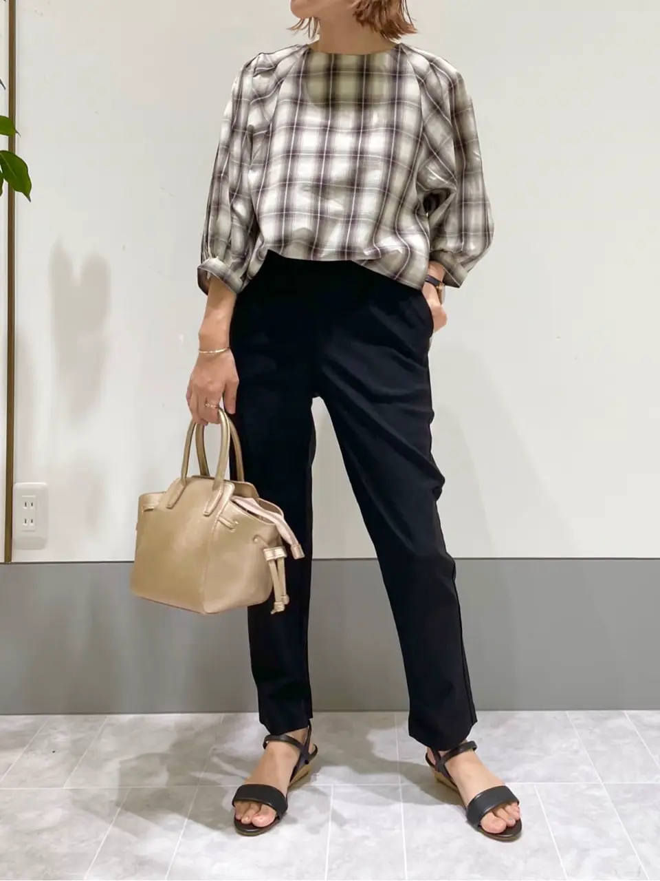 ANY SIS スタッフ コーディネート画像