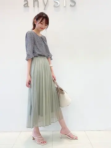 ANY SIS スタッフ コーディネート画像