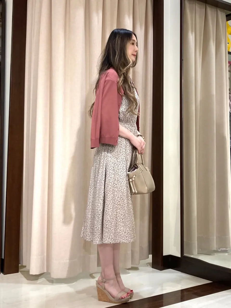 ANY SIS STAFF コーディネート画像