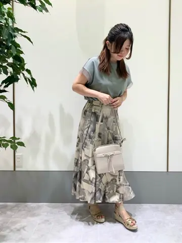 ANY SIS スタッフ コーディネート画像