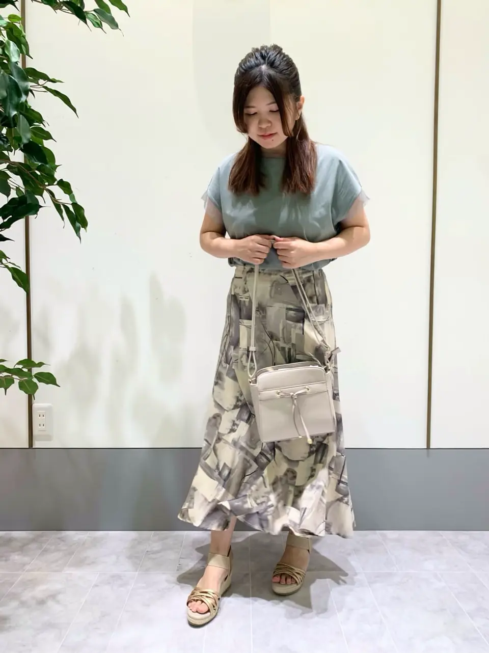 ANY SIS スタッフ コーディネート画像