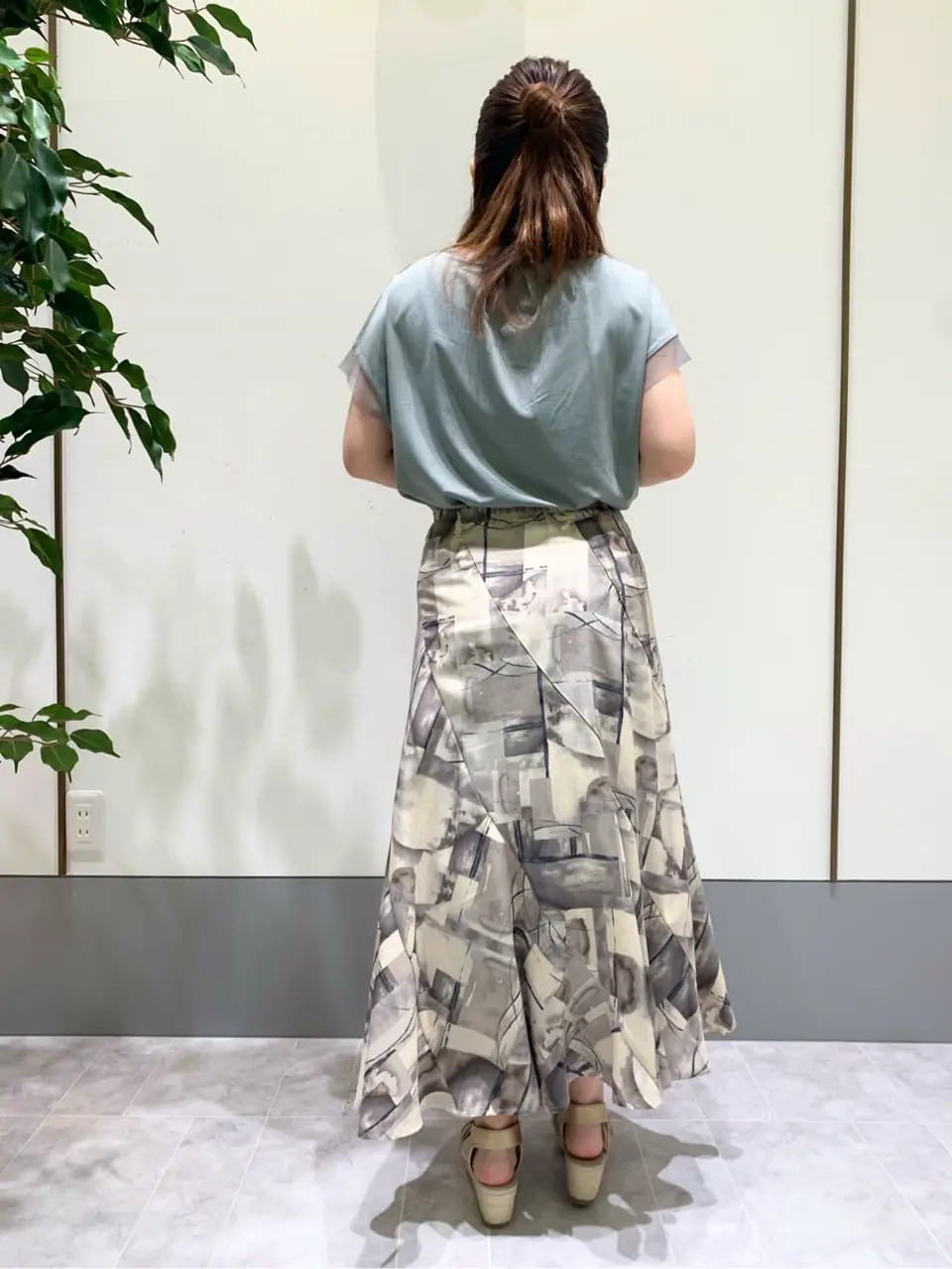 ANY SIS スタッフ コーディネート画像