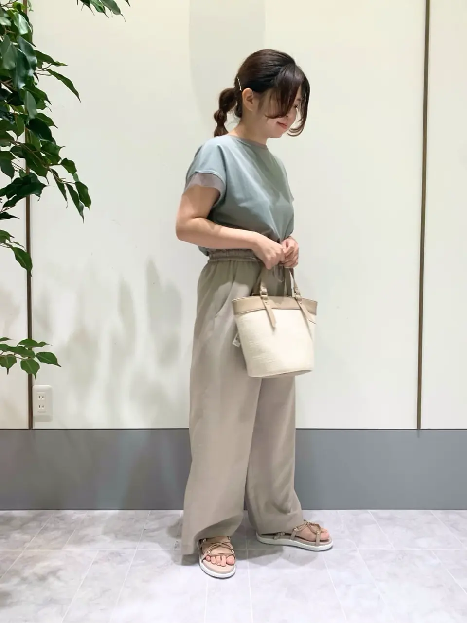 ANY SIS スタッフ コーディネート画像