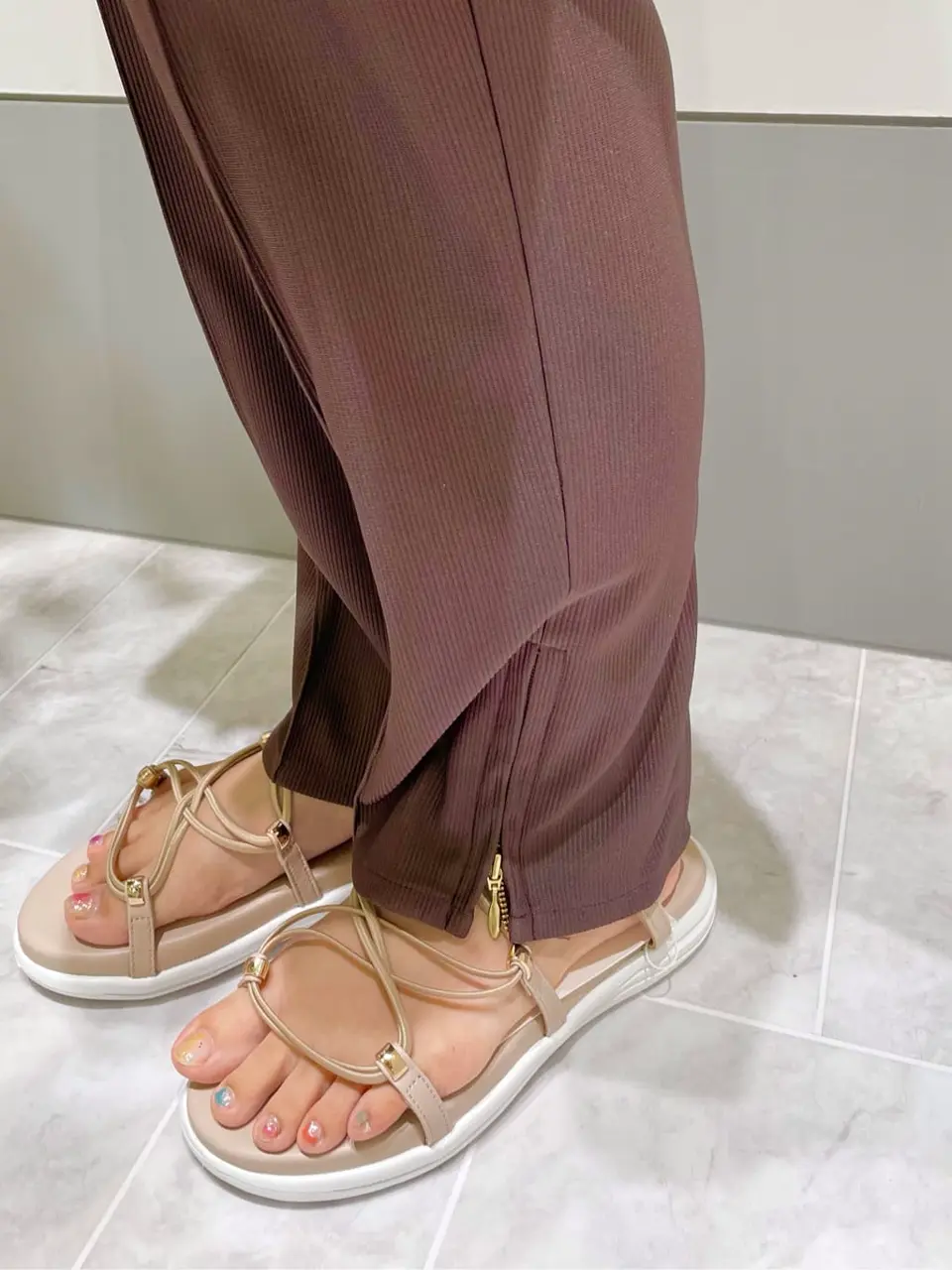 ANY SIS スタッフ コーディネート画像