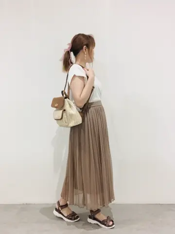 ANY SIS 川根　彩 コーディネート画像