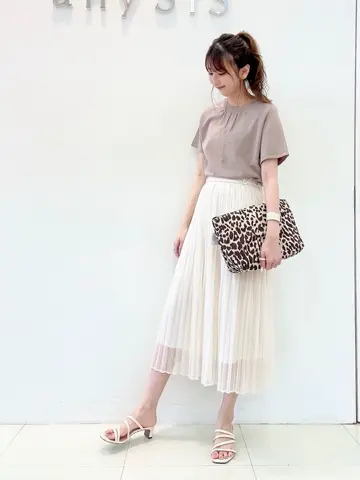 ANY SIS スタッフ コーディネート画像