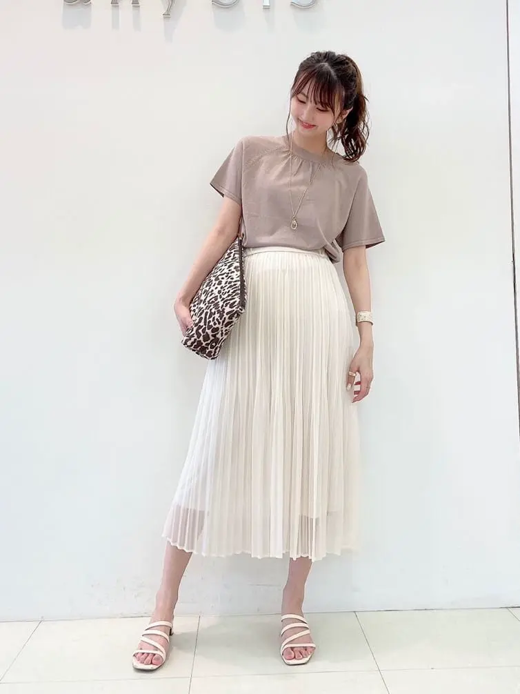 ANY SIS スタッフ コーディネート画像