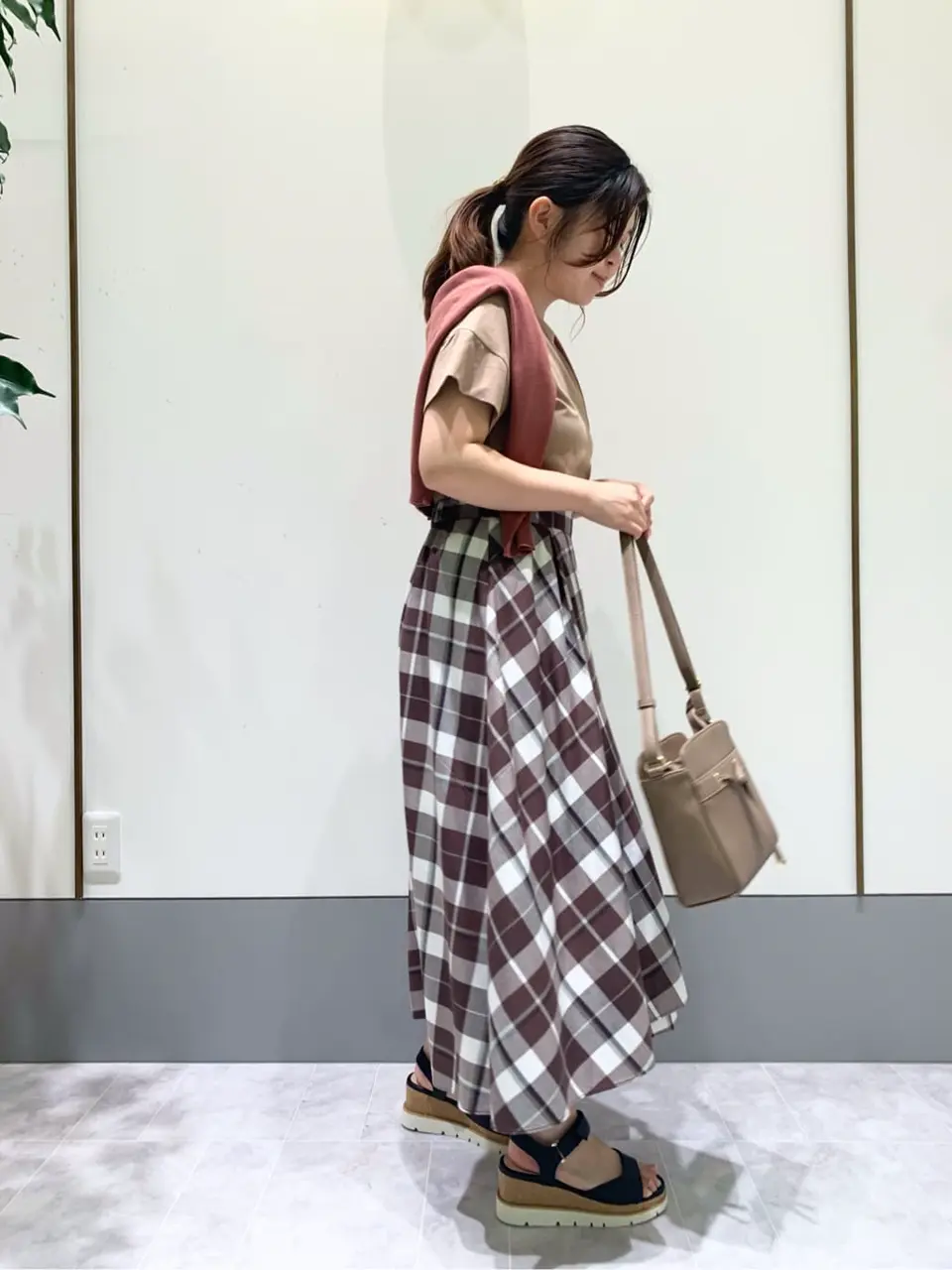 ANY SIS スタッフ コーディネート画像