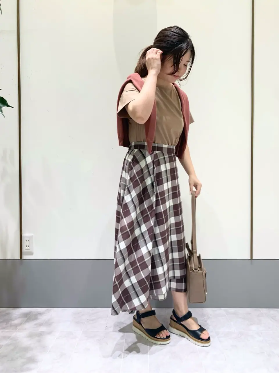 ANY SIS スタッフ コーディネート画像