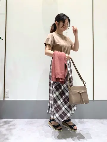 ANY SIS スタッフ コーディネート画像