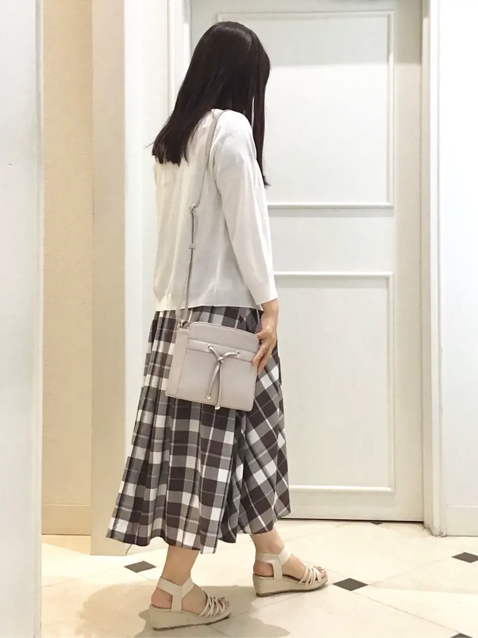 ANY SIS スタッフ コーディネート画像