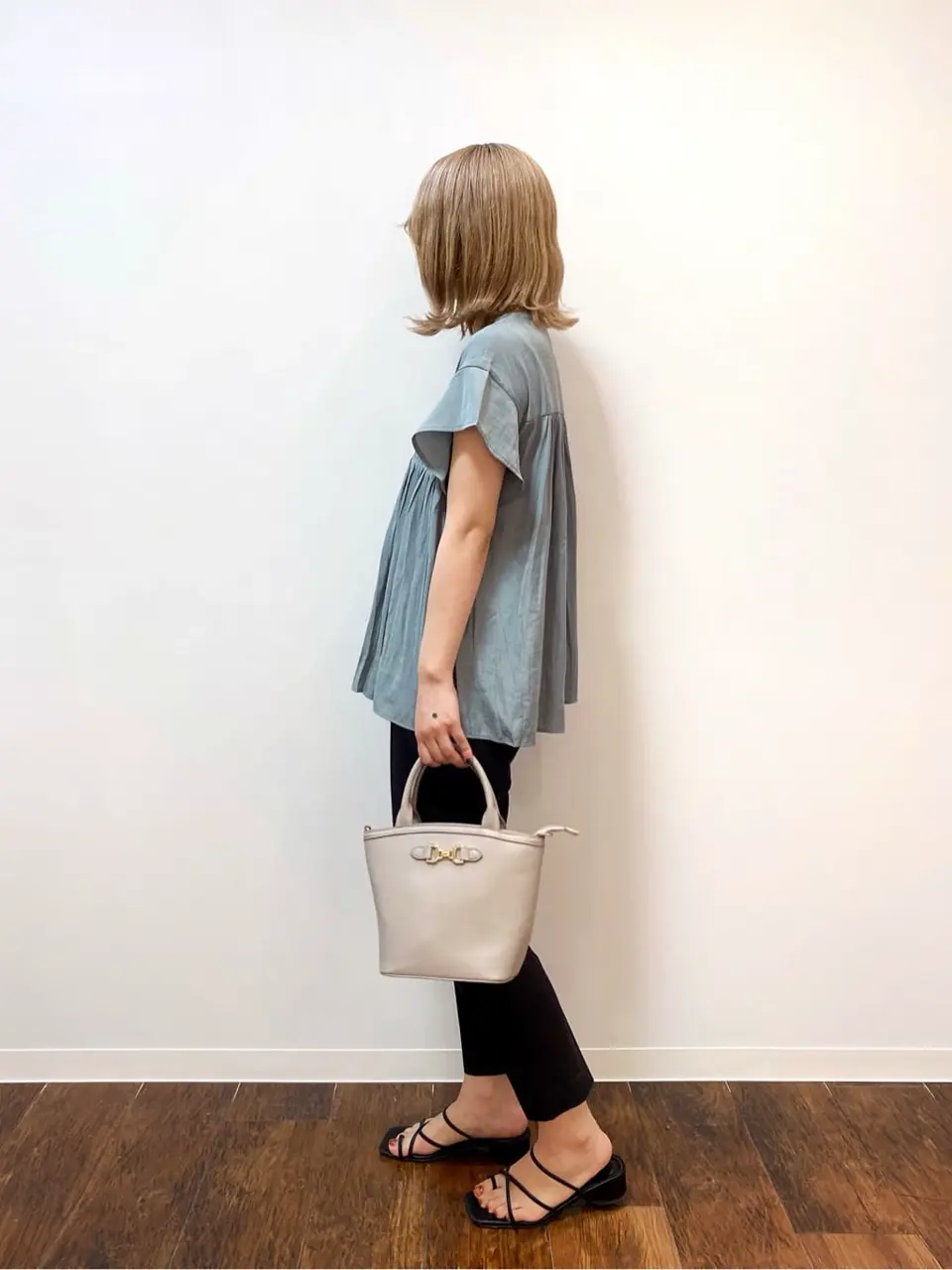 ANY SIS スタッフ コーディネート画像