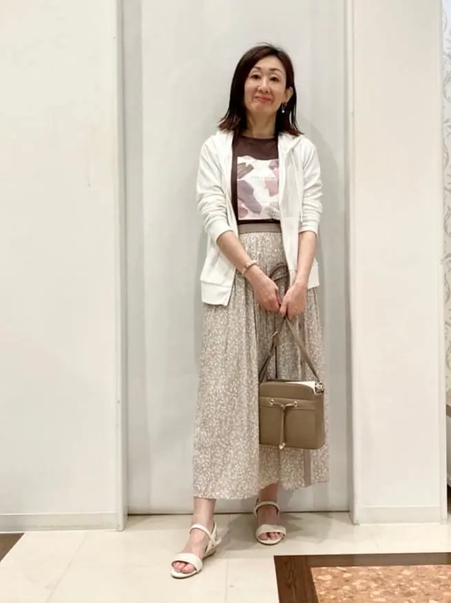 ANY SIS スタッフ コーディネート画像