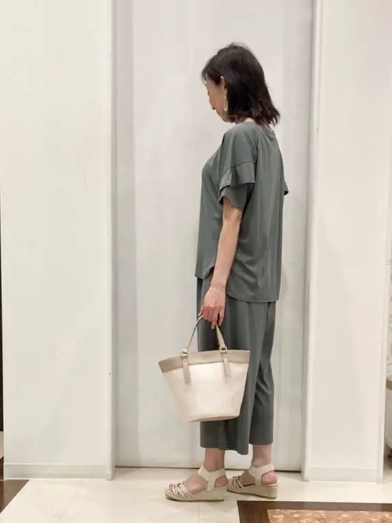 ANY SIS スタッフ コーディネート画像