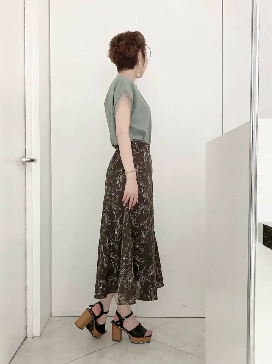 ANY SIS スタッフ コーディネート画像