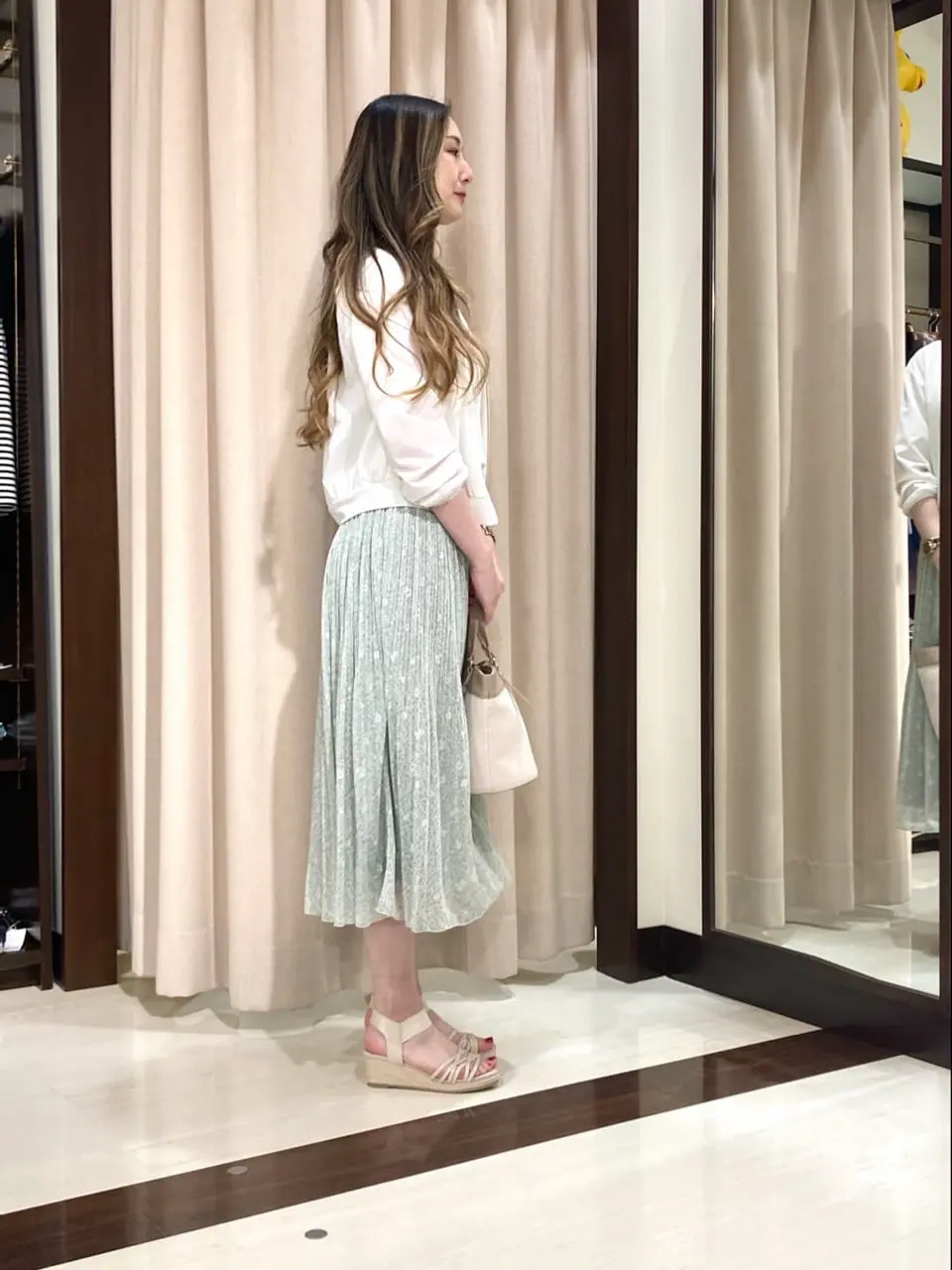 ANY SIS STAFF コーディネート画像