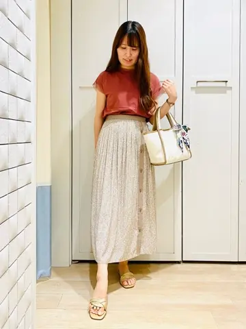 ANY SIS スタッフ コーディネート画像