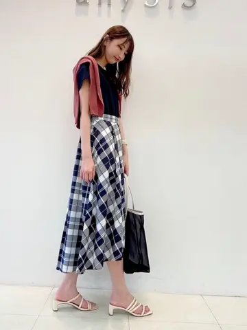 ANY SIS スタッフ コーディネート画像