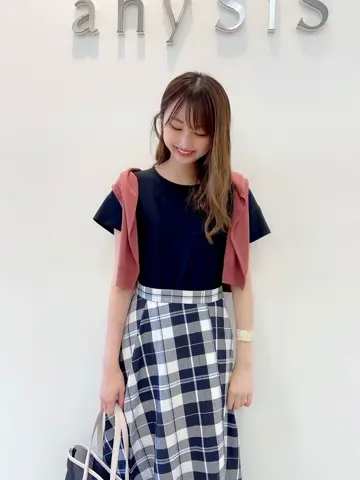 ANY SIS スタッフ コーディネート画像