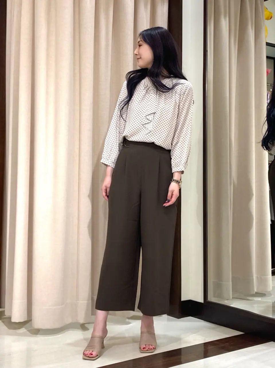 ANY SIS STAFF コーディネート画像