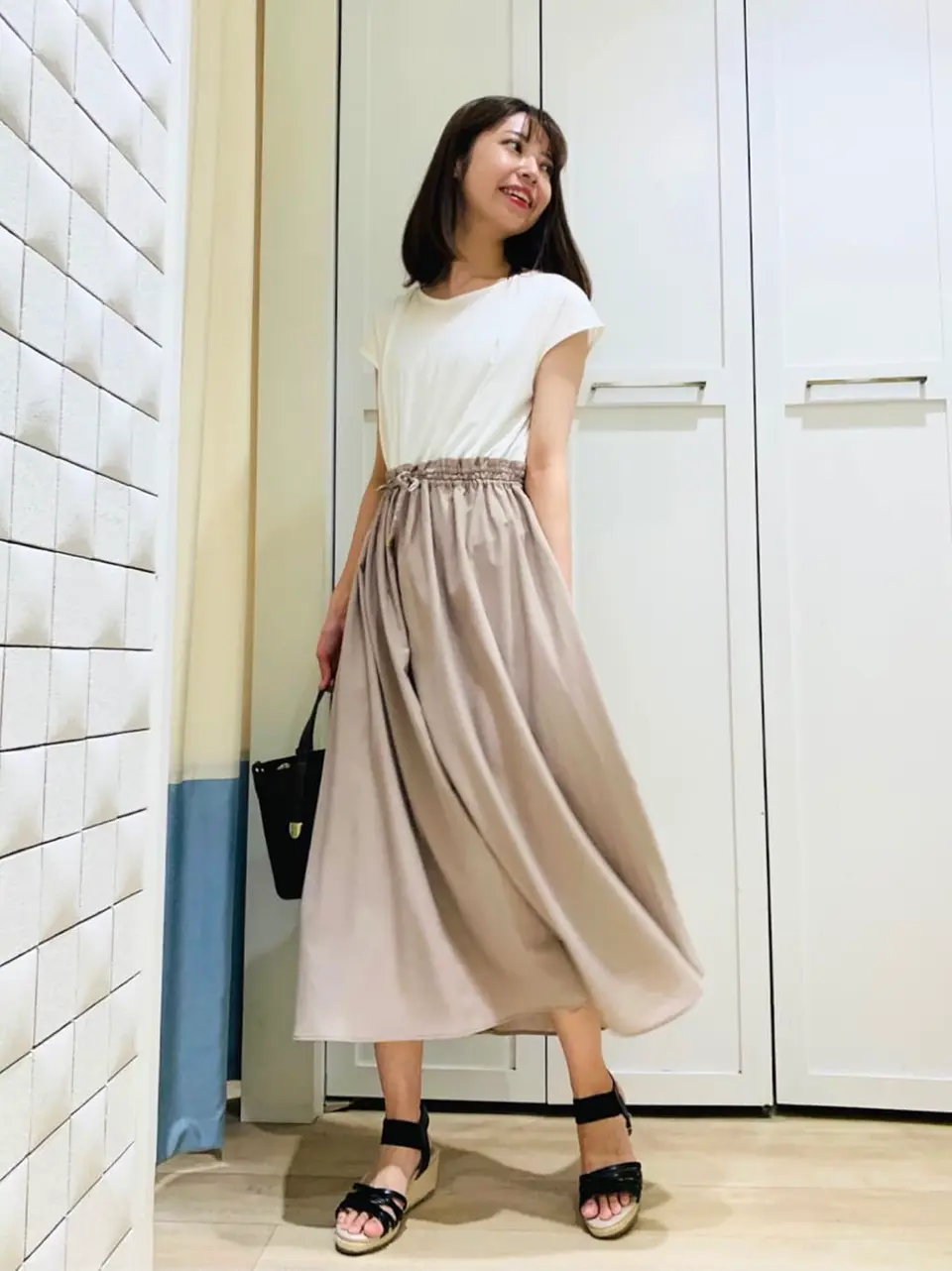 ANY SIS スタッフ コーディネート画像