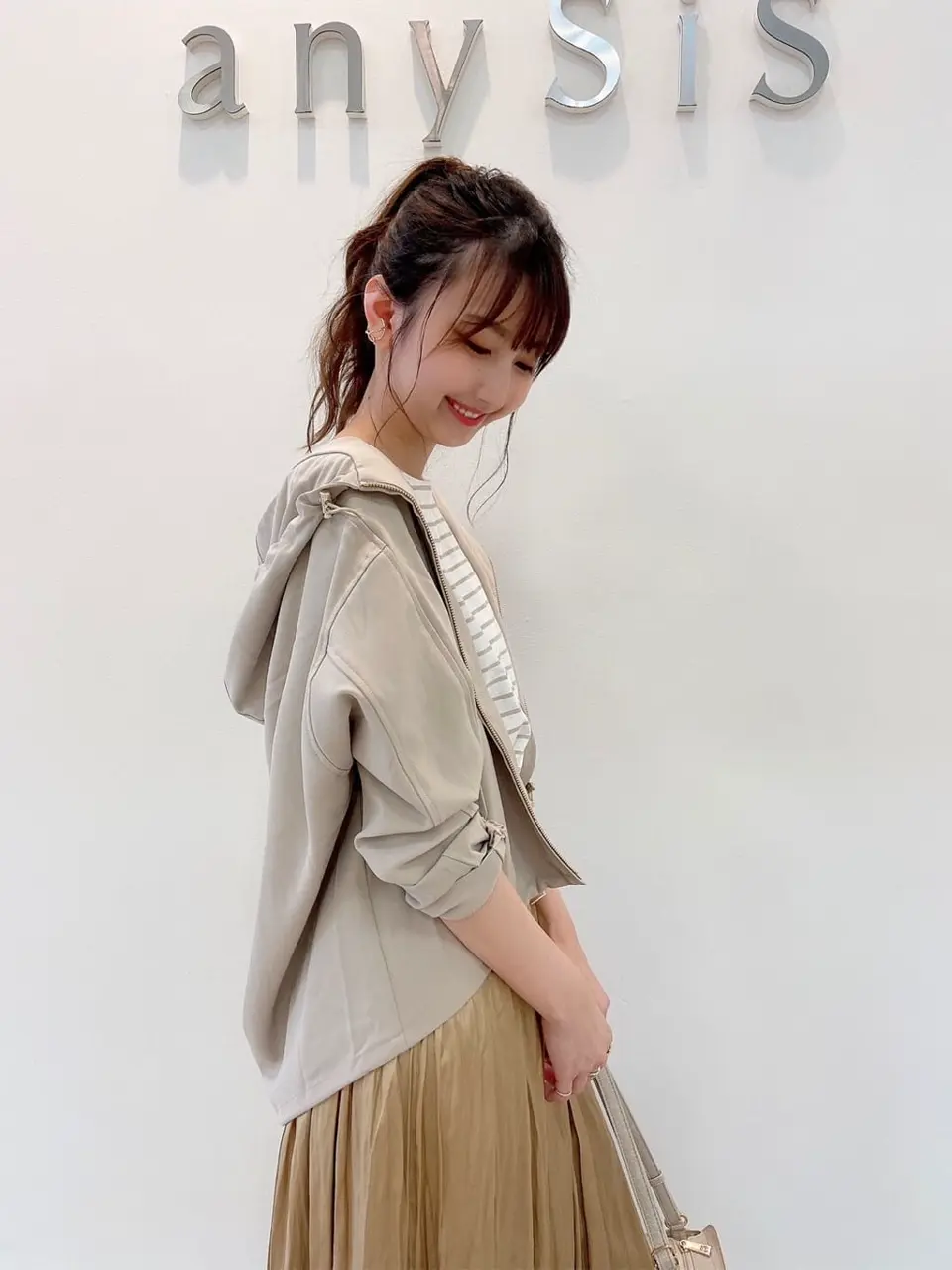 ANY SIS スタッフ コーディネート画像