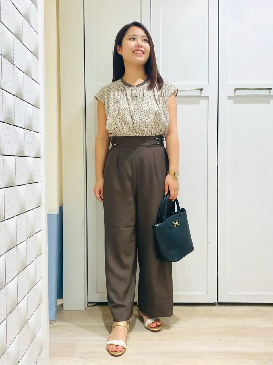 ANY SIS スタッフ コーディネート画像