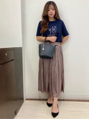 ANY SIS スタッフ コーディネート画像