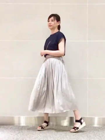 ANY SIS スタッフ コーディネート画像