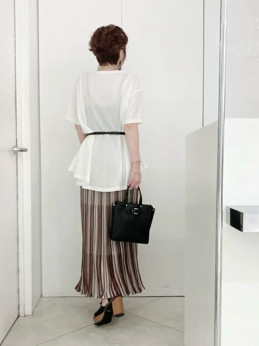 ANY SIS スタッフ コーディネート画像