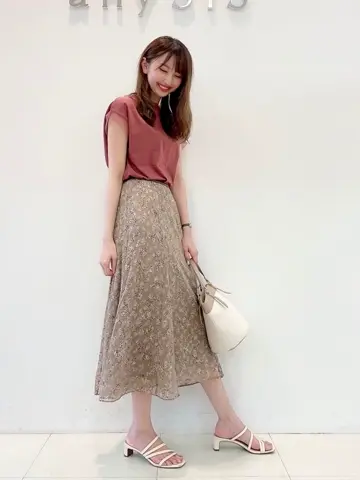 ANY SIS スタッフ コーディネート画像