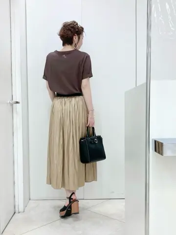 ANY SIS スタッフ コーディネート画像