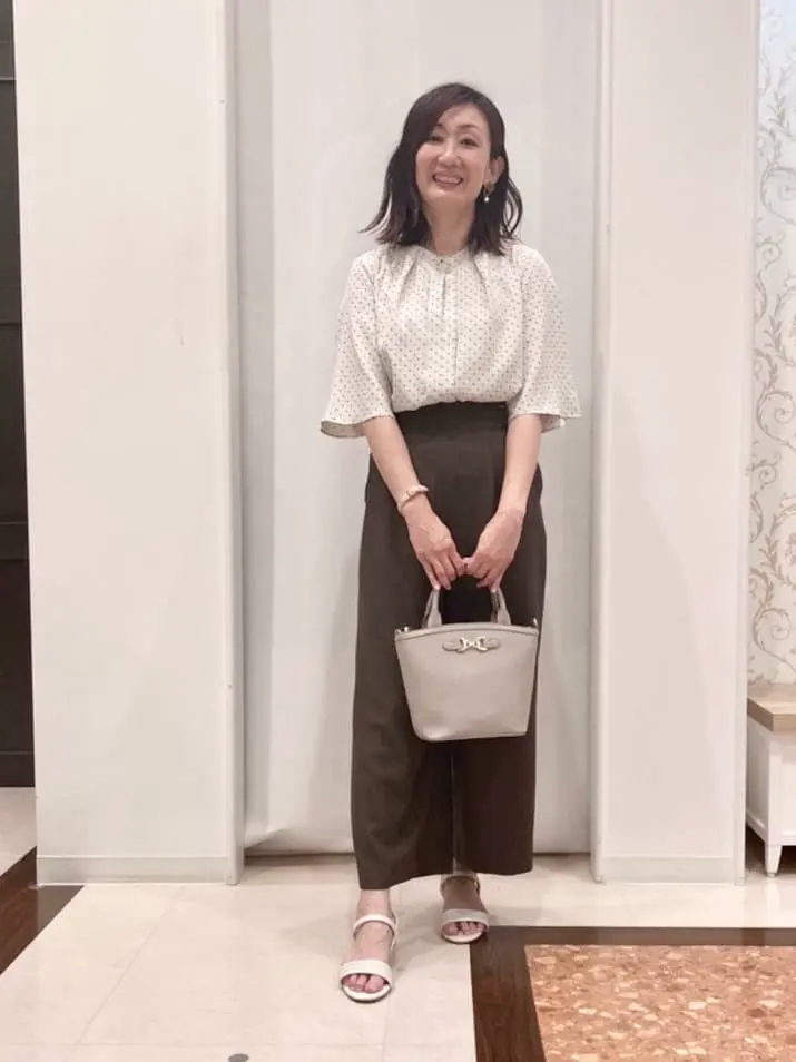 ANY SIS スタッフ コーディネート画像